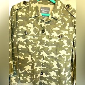 Women’s Camo Shirt Jacket